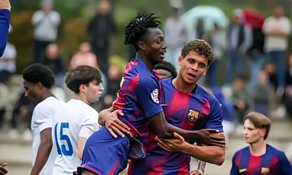 بهدف رائع لحمزة عبدالكريم.. برشلونة يتأهل لنصف نهائي كأس الأبطال