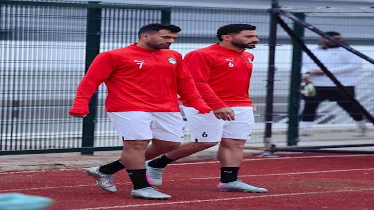الإصابة تهدد نجم دفاع منتخب مصر بالغياب عن مواجهة نيجيريا.. مصدر يكشف التفاصيل