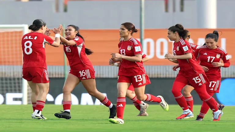 فيفا يمنح اللاعبات الأفغانيات حق تمثيل منتخب بلادهن