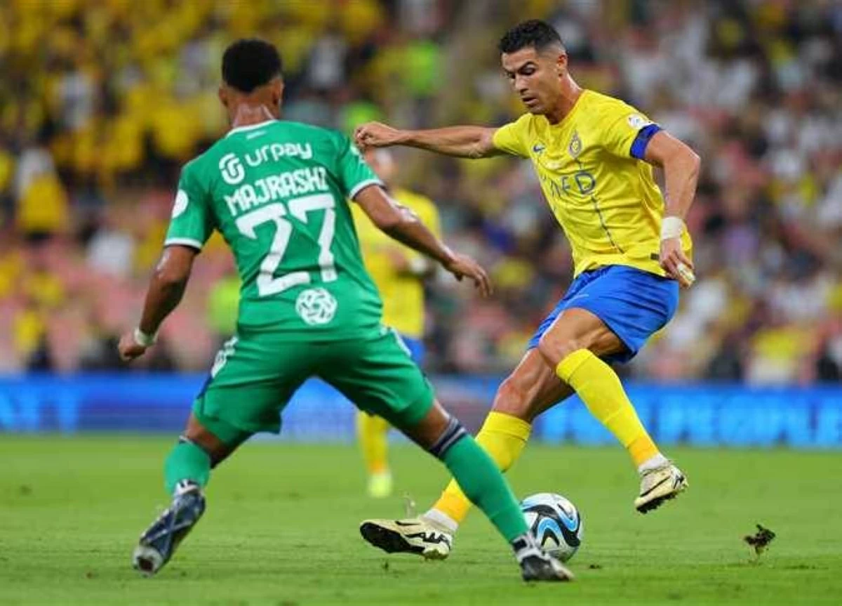 القنوات الناقلة لمباراة النصر والأهلي في قمة الدوري السعودي.. والمعلق وملامح التشكيل