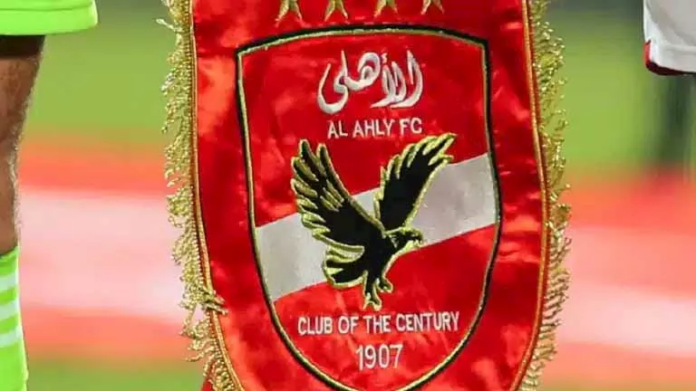 "تحدثت مع سيد عبد الحفيظ".. لاعب الأهلي السابق يعلن اعتزاله كرة القدم بشكل نهائي