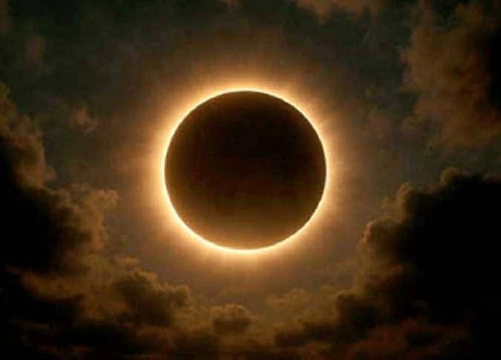 كسوف الشمس الحلقى.. موعد أول حدث فلكي في عام 2026