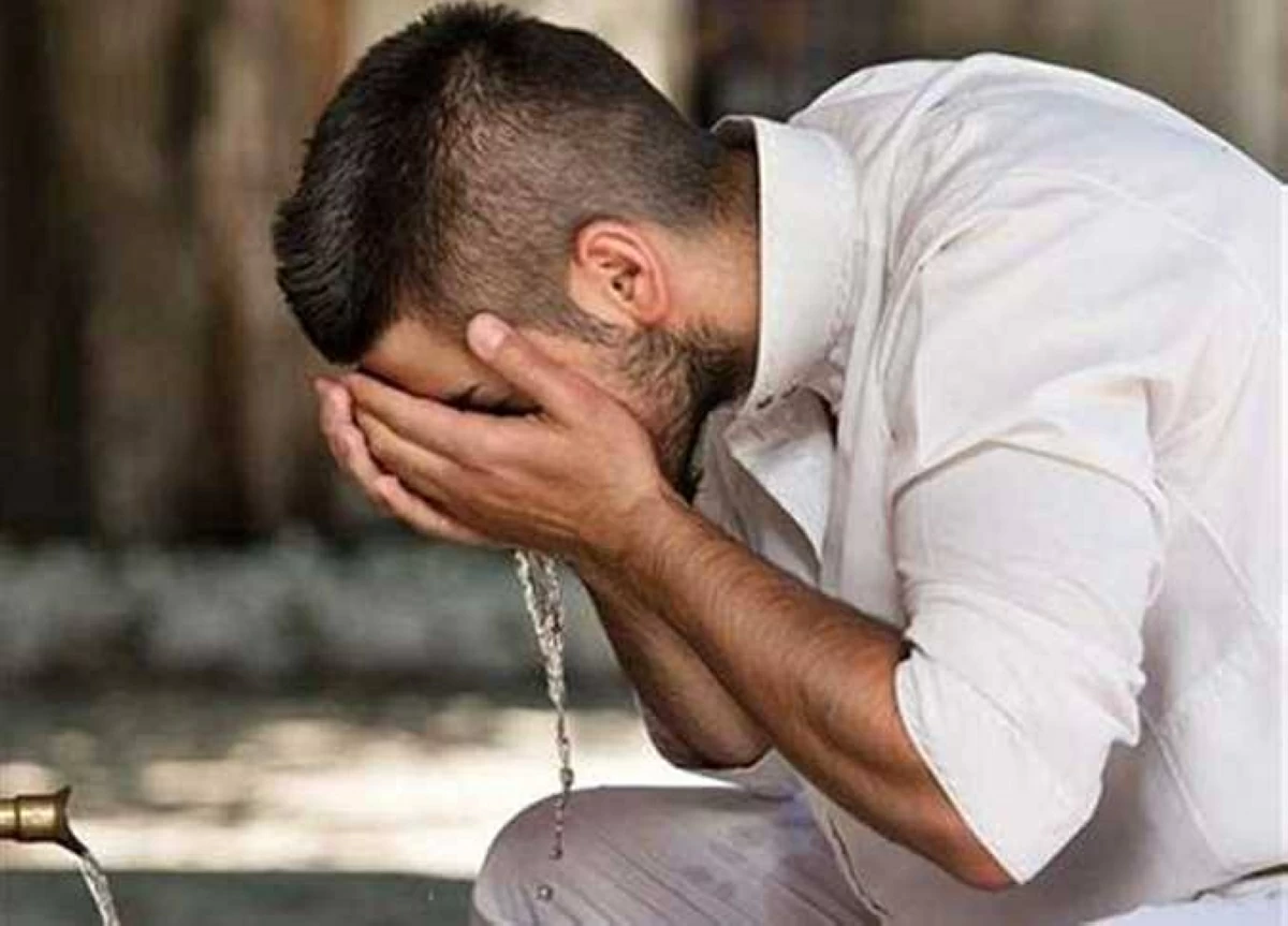 هل خلع الشراب بعد مدة من المسح عليه يُبطل الوضوء؟.. أمين الفتوى يُجيب