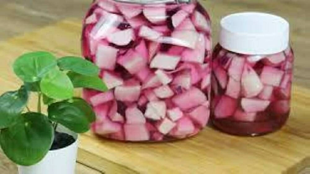 مع اقتراب شهر رمضان.. طريقة تخليل اللفت زي المحلات