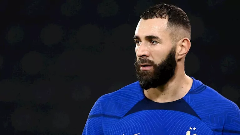 "بعد أيام من ضمه".. بنزيما يقود تشكيل الهلال أمام الأخدود في دوري روشن