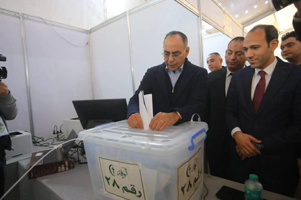 هاني سري الدين يدلي بصوته في انتخابات رئاسة حزب الوفد