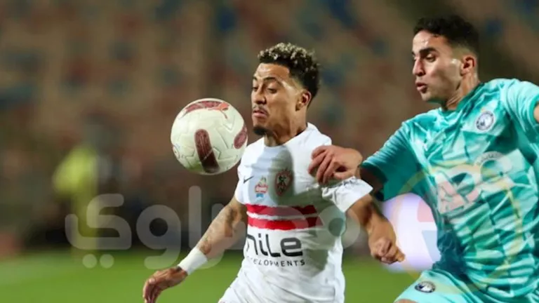 بالعمة والجبة.. أزهري يلفت الأنظار في مدرجات الزمالك