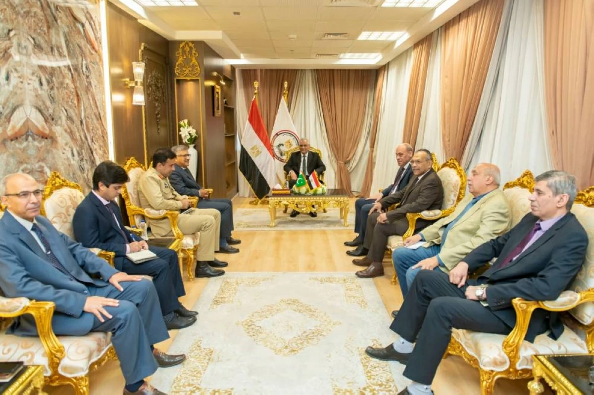 وزير الدولة للإنتاج الحربى يناقش مع السفير الباكستانى سبل تعزيز التعاون