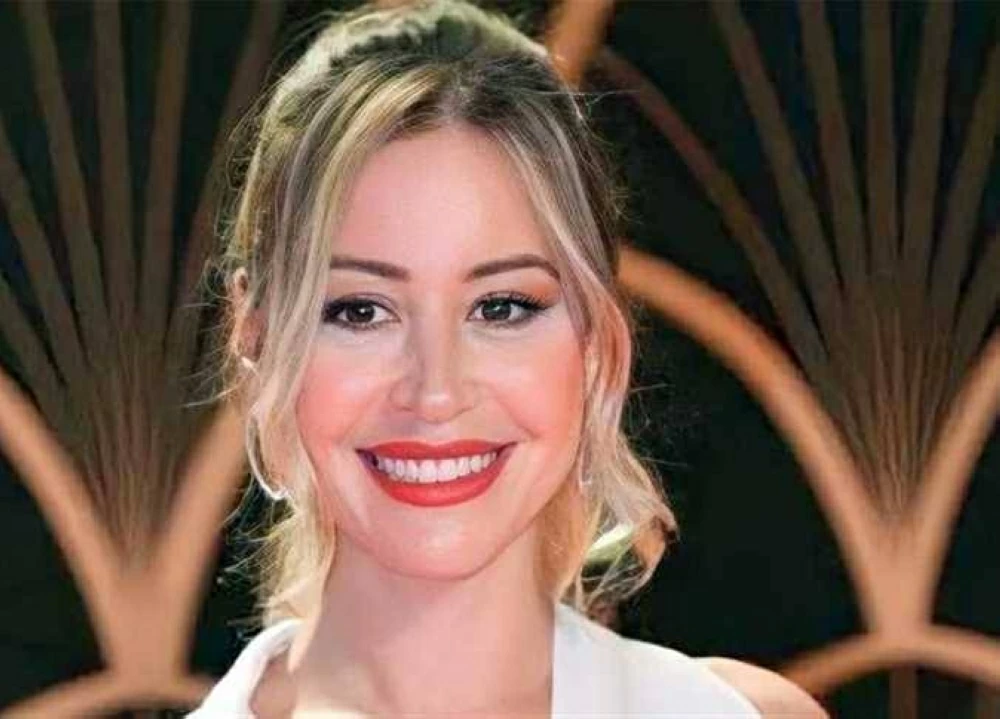 بعد زواجها.. منة شلبى تعود للساحة الفنية بعرض «الأصليين» (تفاصيل)