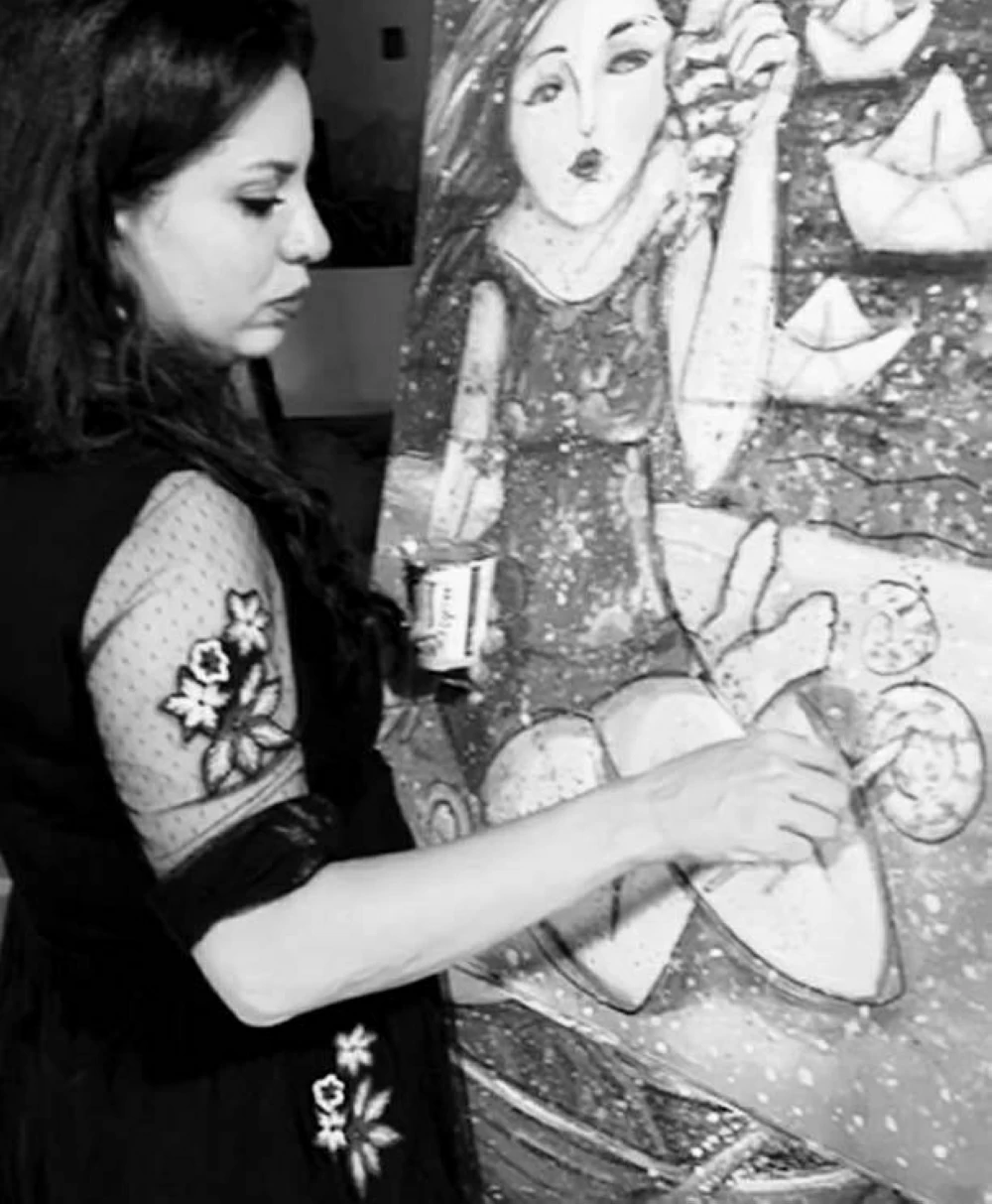 التشكيلية مى حشمت: أرسم المرأة لأنها مرآتى