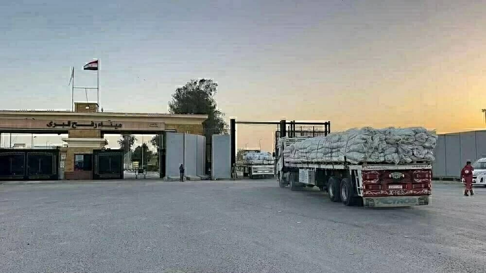 تحرك الدفعة 132 من شاحنات المساعدات إلى معبر كرم أبو سالم