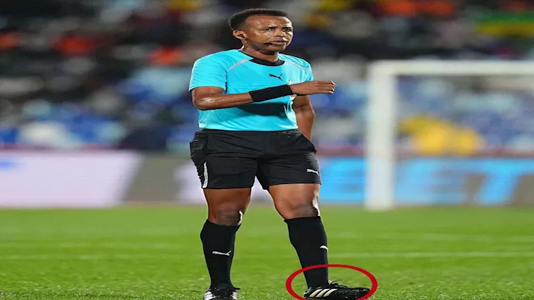 حذاء يتسبب في إيقاف حكم بكأس الأمم الأفريقية.. ما القصة؟