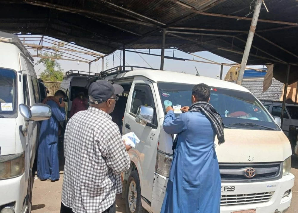 محافظ أسوان: لا تهاون مع أى مخالفة بشأن تطبيق التعريفة الجديدة للمواصلات