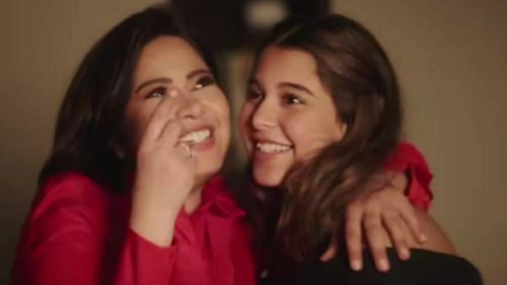 حاولت إنهاء حياتها بسبب «واقعة ابتزاز».. 17 معلومة عن «هنا» ابنة شيرين عبد الوهاب