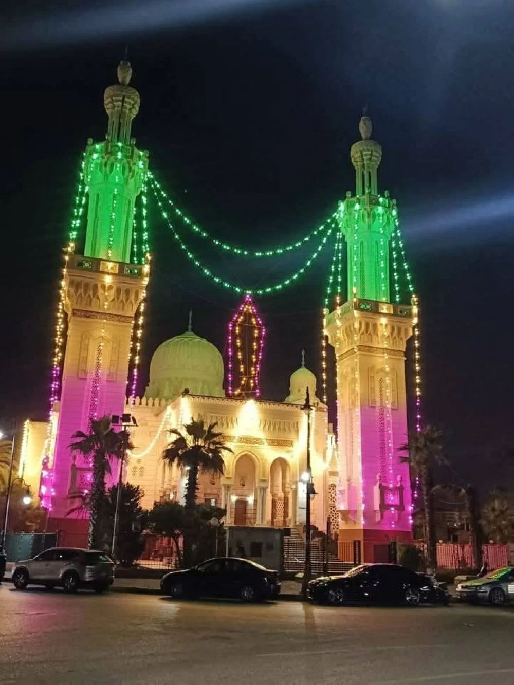 موعد أذان العشاء وصلاة التراويح غدا الاثنين 26 رمضان 2026 بالقاهرة ومحافظات مصر