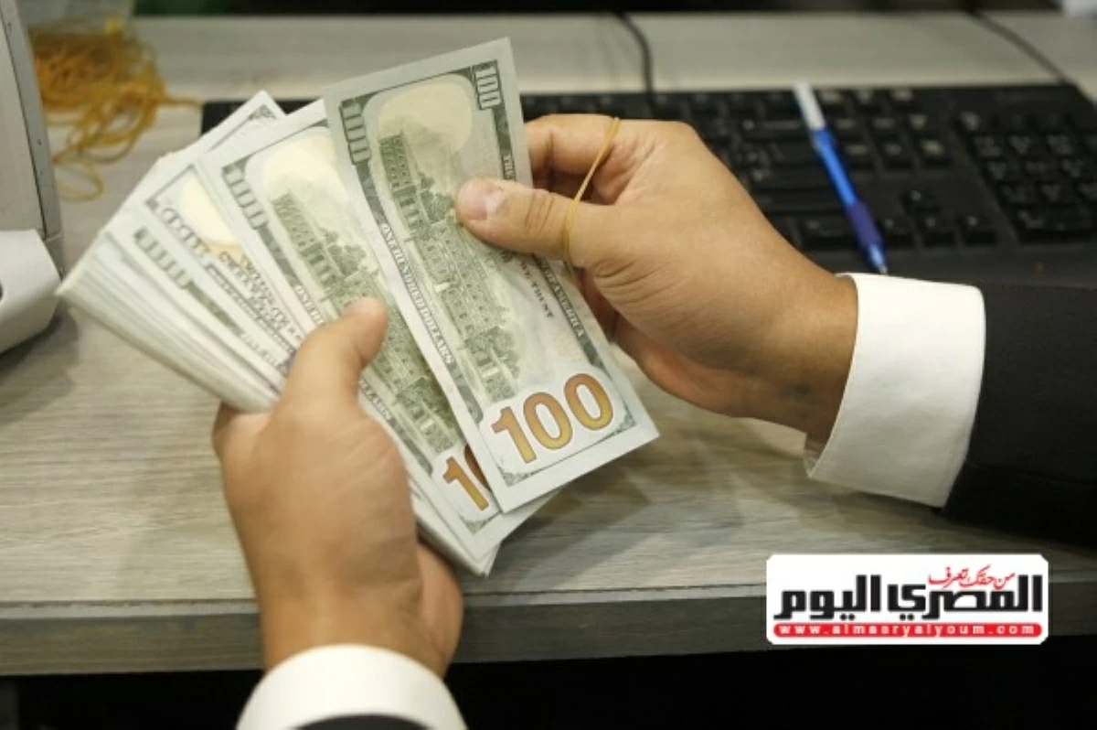 سعر الدولار مقابل الجنيه المصرى اليوم.. العملة الخضراء فوق الـ 53.50 جنيه للبيع بحسب بيانات البنك المركزي