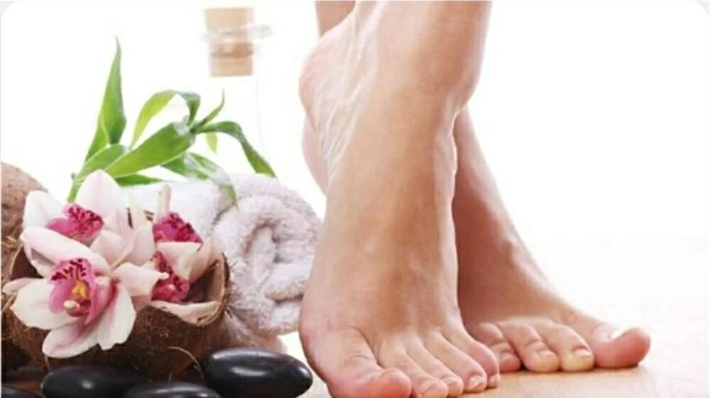 رجليكي هتكون زي الأطفال.. حيل منزلية من مطبخك لترطيب القدمين