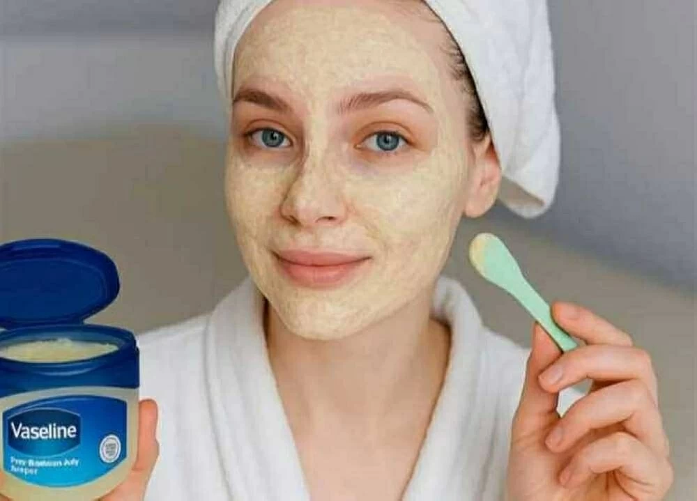 بالبقدونس المفروم والليمون..اصنعى بنفسك كريم ليلي يقضى على التجاعيد ويرطب بشرتك