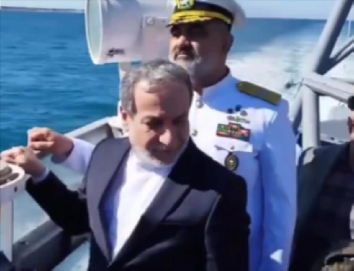 «وزير الخارجية الإيرانى يُجري جولة تفقدية فى مضيق هرمز».. حقيقة الفيديو المتداول