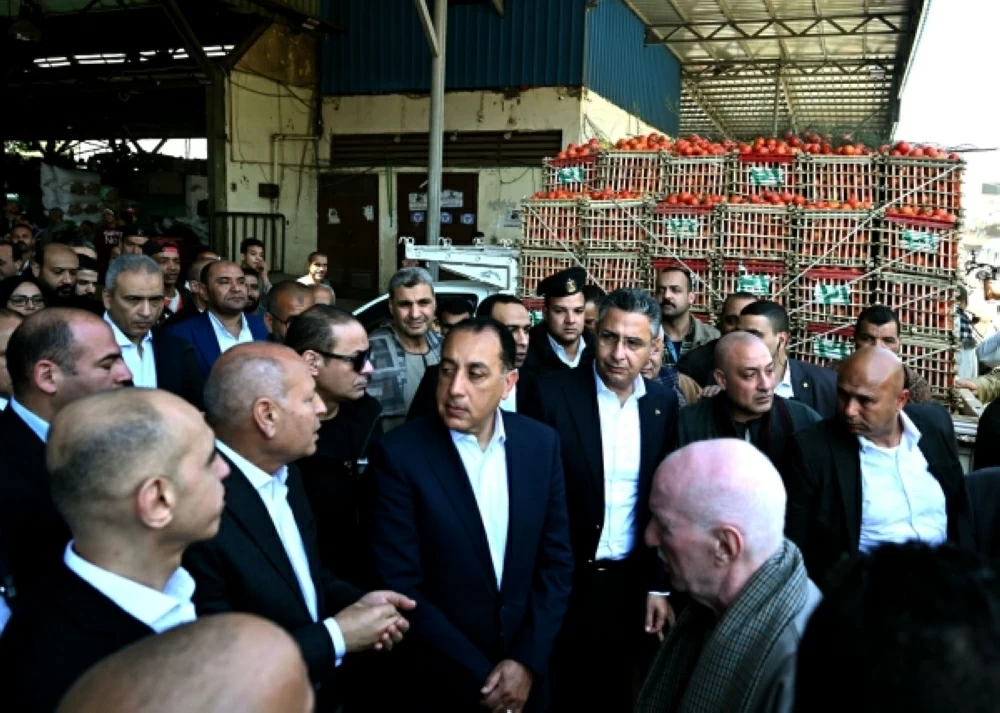 جولة رئيس الوزراء في «سوق العبور»