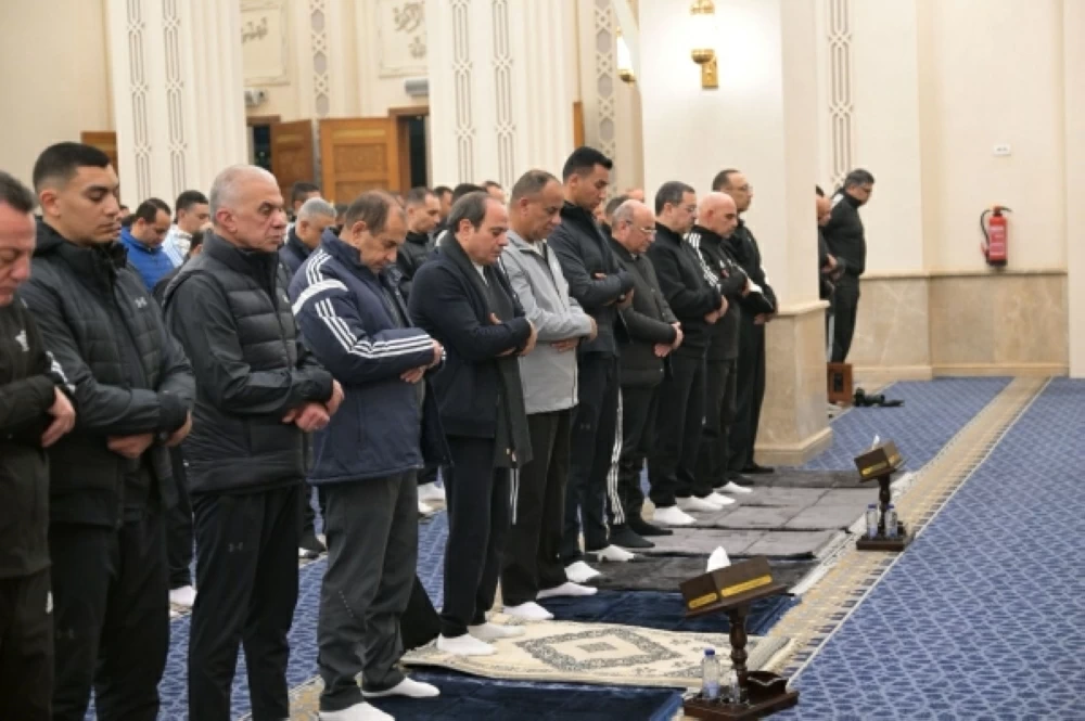 الرئيس السيسي يؤدي صلاة الفجر بالأكاديمية العسكرية ويجري حوارًا مع الطلبة