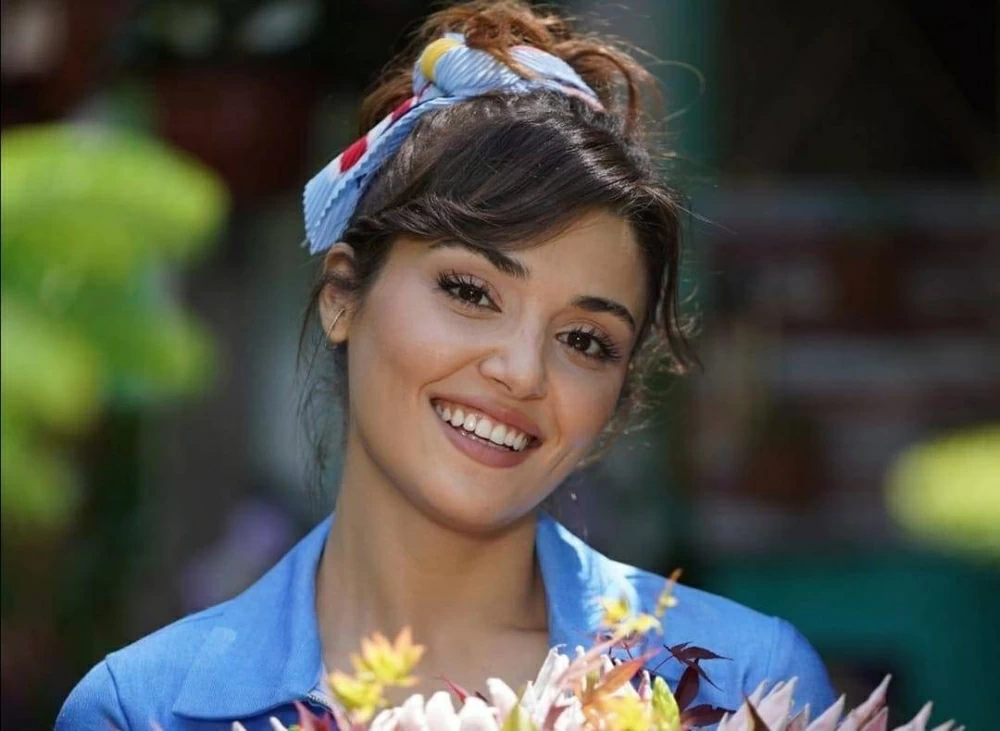 أنا حزينة.. ماذا قالت التركية هاندا أرتشيل بعد اتهامها في قضية مخدرات؟