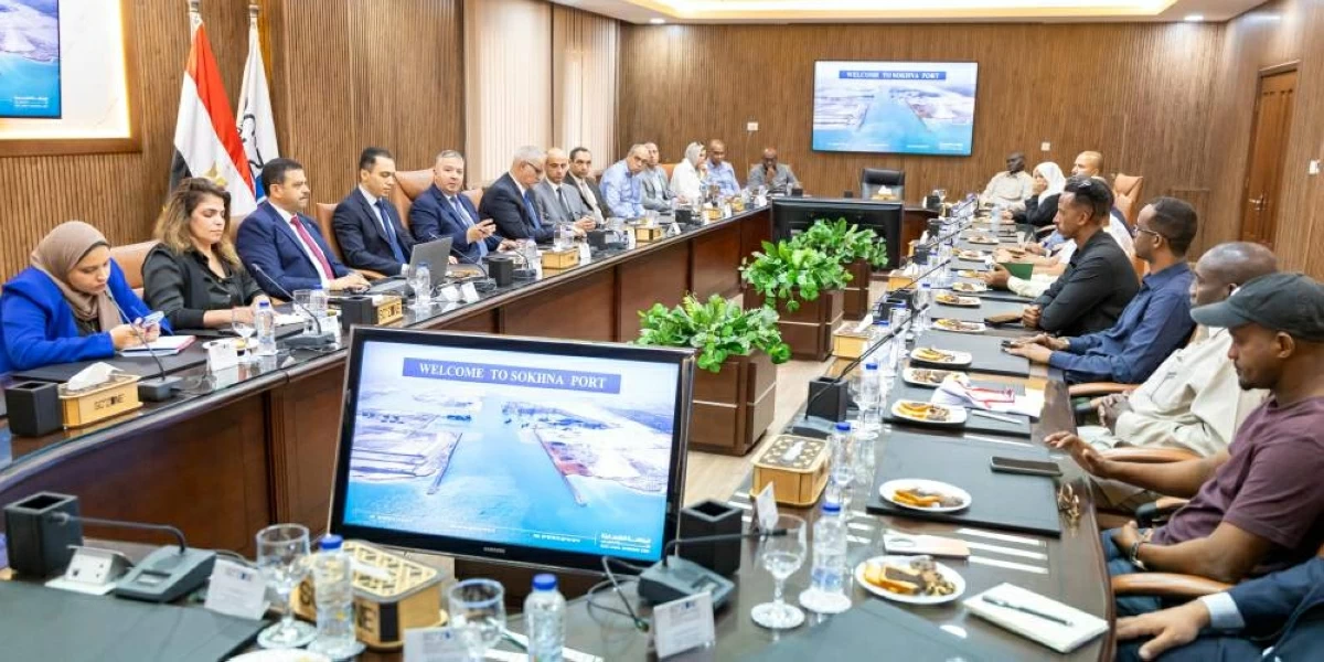 «جمال الدين»: «اقتصادية قناة السويس» تواصل تنفيذ خطط تطوير لموانئها وبنيتها التحتية اللوجستية