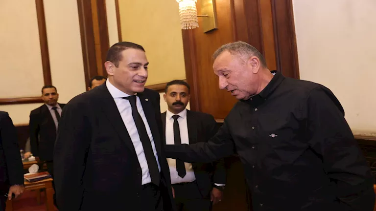 "على رأسهم الخطيب".. نجوم الرياضة يقدمون واجب العزاء في شقيقة المستشار محمد عبده صالح