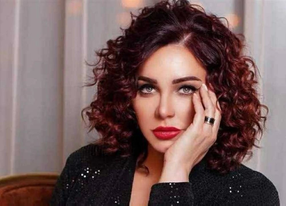 سلاف فواخرجي تكشف حقيقة تجسيد شخصية أسماء الأسد