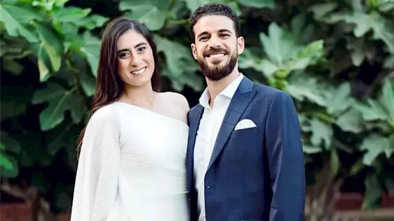 صدفة غيّرت حياتهما.. 20 صورة من قصة حب نور الشربيني وعمرو الحلو 